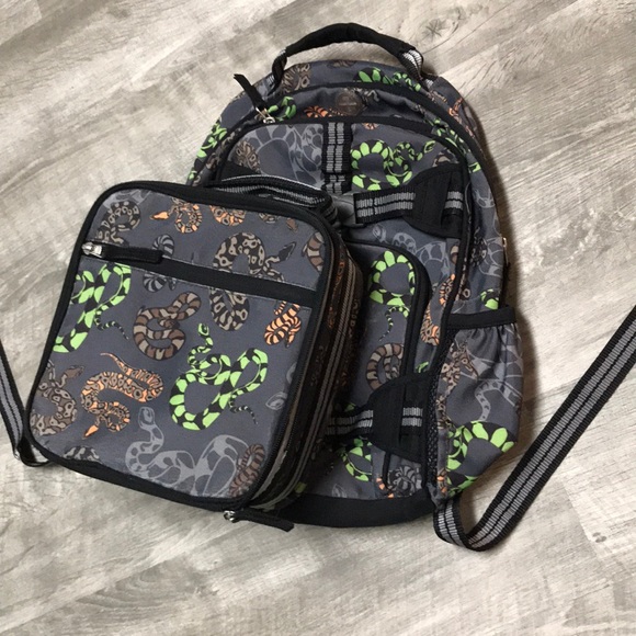 lunch box that clips to backpack